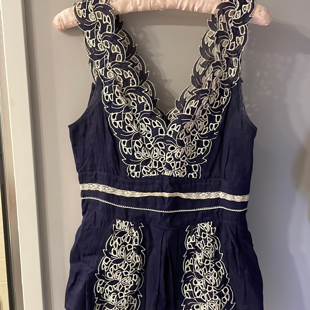 V neck linen tank top with lace detailing